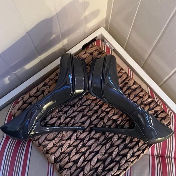 Yves Saint Laurent Patent Leather Pumps in Grey - Picture 12 of 12